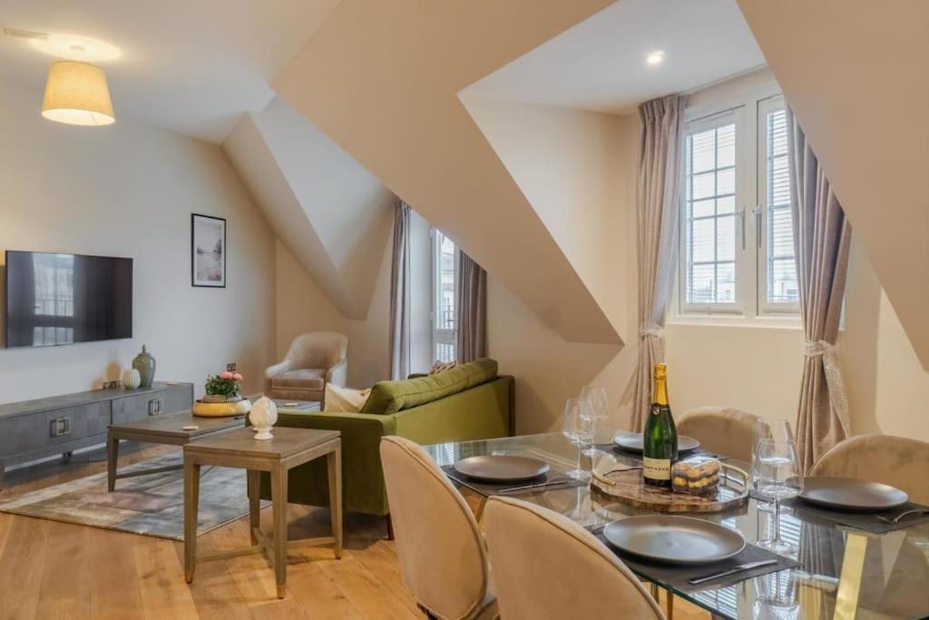 Luxury Penthouse - Castle Views - 2 Bed & Parking Apartment Windsor Exterior photo