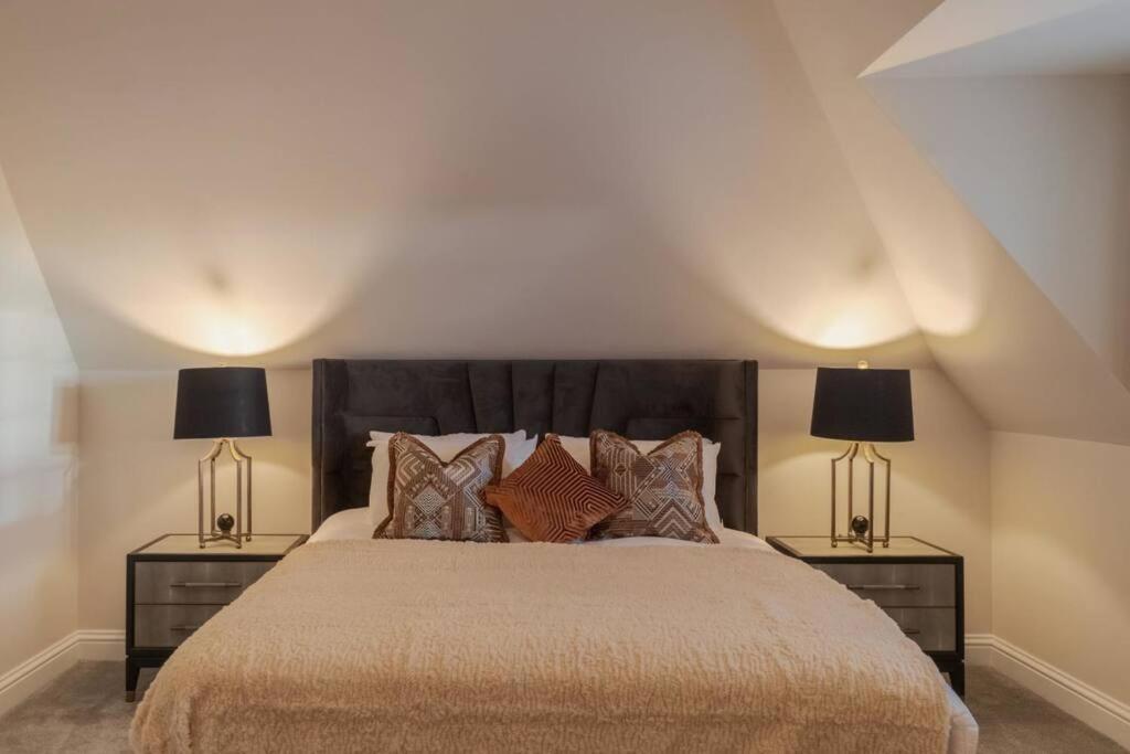 Luxury Penthouse - Castle Views - 2 Bed & Parking Apartment Windsor Exterior photo