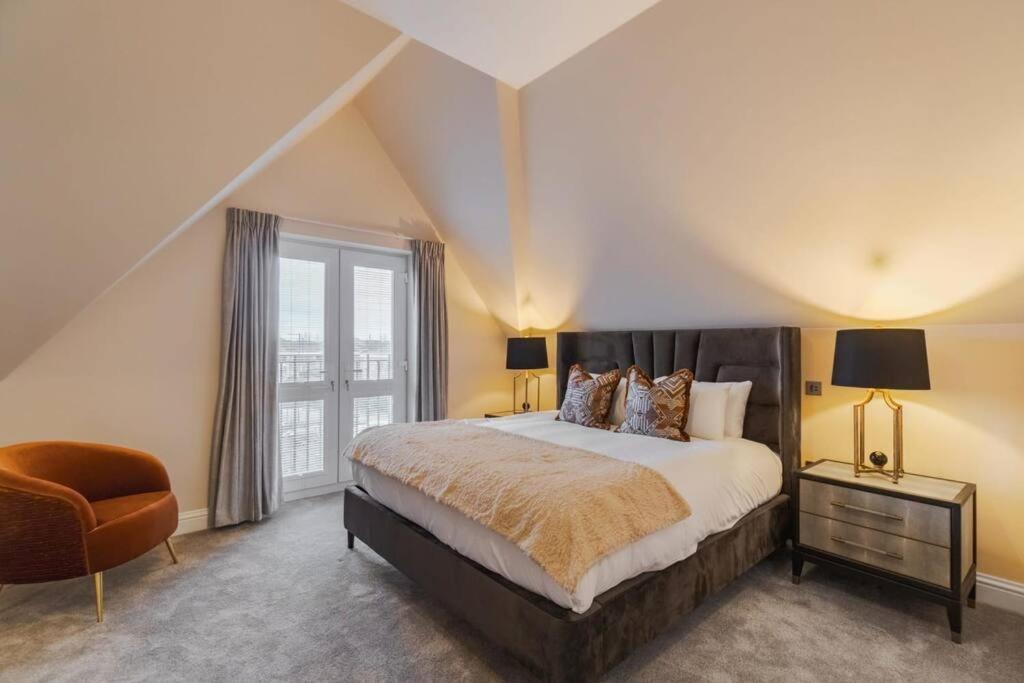 Luxury Penthouse - Castle Views - 2 Bed & Parking Apartment Windsor Exterior photo