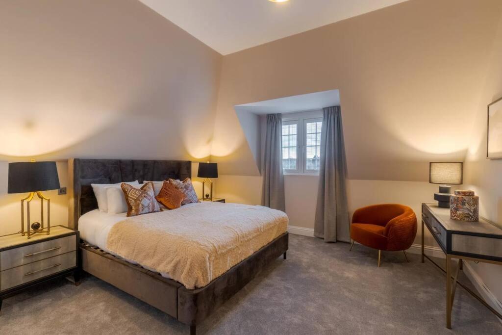 Luxury Penthouse - Castle Views - 2 Bed & Parking Apartment Windsor Exterior photo