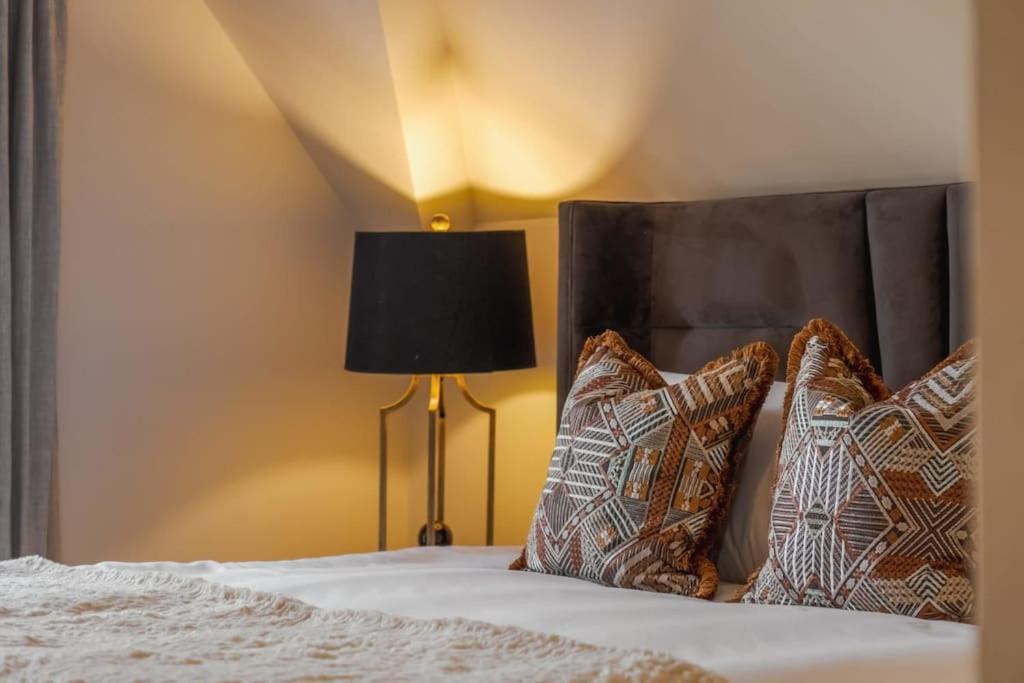 Luxury Penthouse - Castle Views - 2 Bed & Parking Apartment Windsor Exterior photo