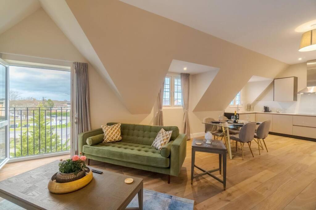 Luxury Penthouse - Castle Views - 2 Bed & Parking Apartment Windsor Exterior photo